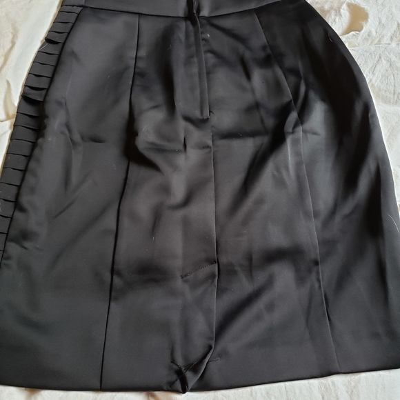 Satin black skirt - Picture 2 of 3